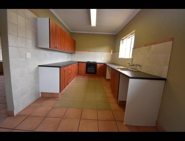 3 BEDROOM TOWNHOUSE FOR SALE IN NOORDHANG